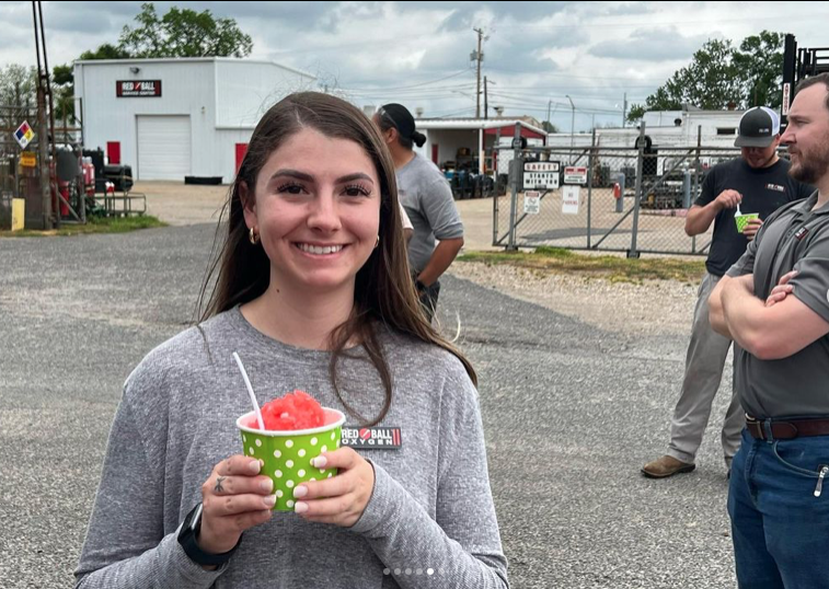 RedBallOxygenCo's tweet photo. What a perfect spring day for snow cones ☀️ https://t.co/6fyYUTv7HD