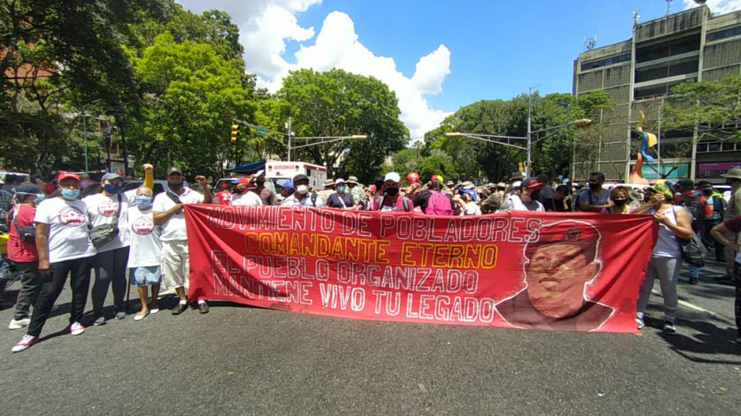 luchainquilina's tweet photo. Hace días nos movilizamos para recordar que #Todo11TieneSu13 , y esos fatídicos días en que la derecha golpista pretendía acabar por asalto con la vida de nuestro comandante Chavez , la democracia y la Revolución. Por más #Abriles de lucha. Viva Chavez! #ProhibidoOlvidar https://t.co/QEZlvASX28