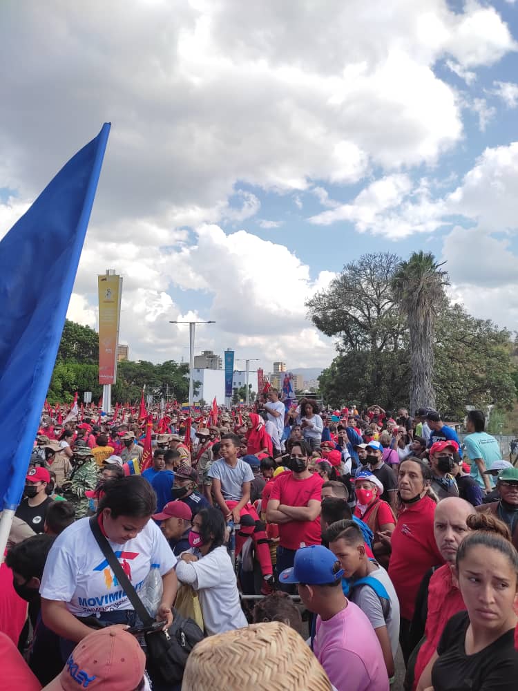 luchainquilina's tweet photo. Hace días nos movilizamos para recordar que #Todo11TieneSu13 , y esos fatídicos días en que la derecha golpista pretendía acabar por asalto con la vida de nuestro comandante Chavez , la democracia y la Revolución. Por más #Abriles de lucha. Viva Chavez! #ProhibidoOlvidar https://t.co/QEZlvASX28