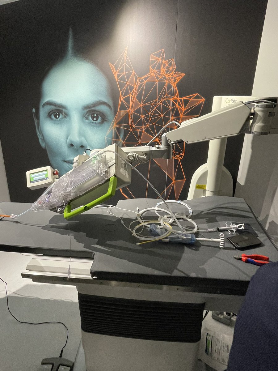 Robotic PCI demo at #BCISACI was very smart - the system can cope with bifurcation lesions (max two wires, two balloons) and you can convert to manual in ~5 seconds in emergency. Future to minimise op radiation exposure?