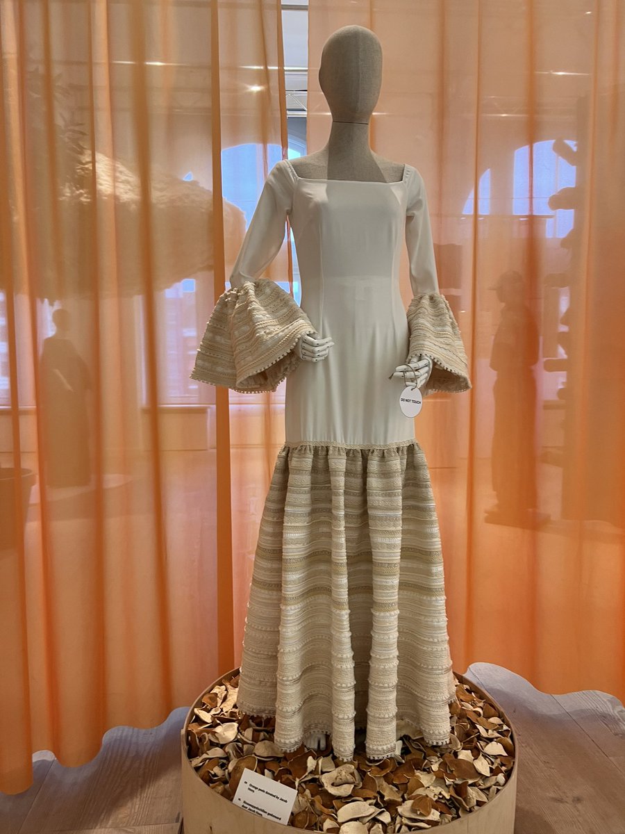 Today is Earth day and there was no better way for me to celebrate by paying a visit to @FashionforGood museum in Amsterdam. So many amazing new fabrics, process and designers to discover eg this dress made from orange yarn by @KarimAdduchi 😮 🍊