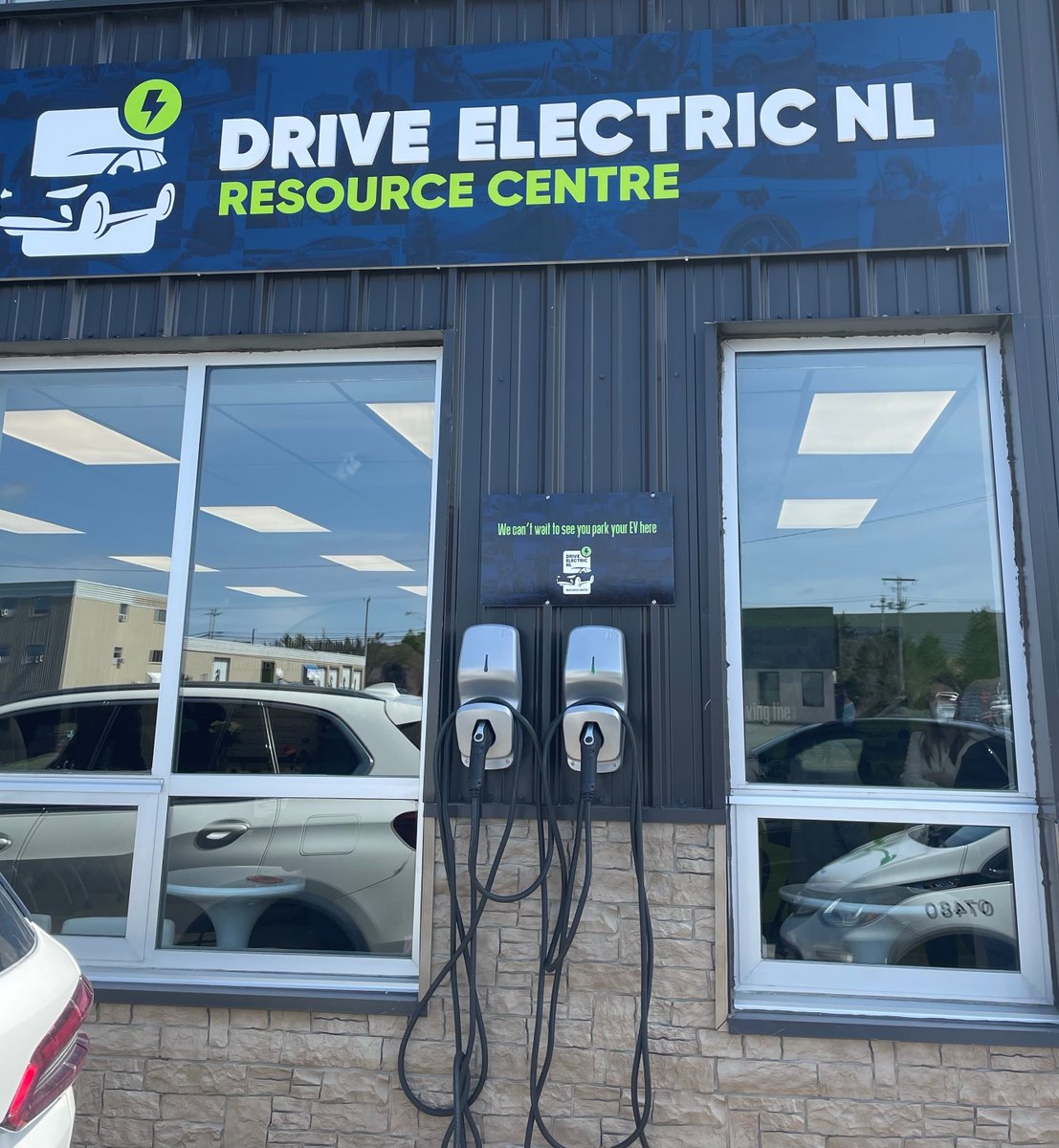 Today, Minster <a href="/bernardjdavis/">Bernard Davis</a> was joined by Jon Seary of <a href="/DriveElectricNL/">Drive Electric NL</a> to announce $77,900 in funding for a new electric vehicle outreach project. The announcement was made at the opening of the EV Resource Centre with MP <a href="/Joanne_NL/">Joanne Thompson</a>.  #GovNL ➡️ bit.ly/3ESdBTj