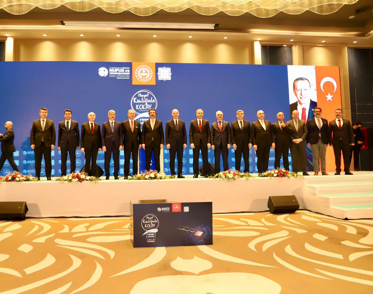 Sn Bakanımızın riyasetinde NVİ olarak gururlu bir gün yaşıyoruz.. #HayatKimliğinleKolay projesinin 2.adımı olan e-imza’yı Kimlik kartına yüklüyoruz.Nüfus müdürlüklerimizde,Ziraat Bankası şubelerinde yükleme başladı. Hayırlı olsun <a href="/TCNufus/">Nüfus ve Vatandaşlık İşleri Genel Müdürlüğü</a> #HayatınızınHerAnında