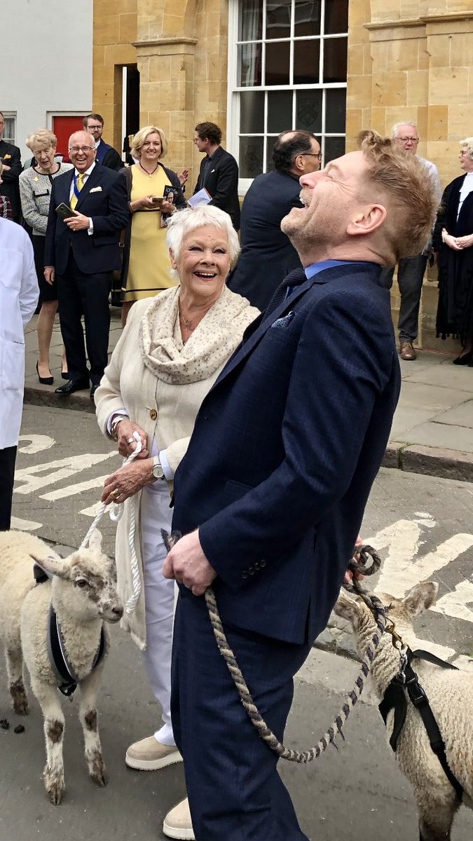 Laughter & joy & wonderful speeches by ⁦@stanley_wells⁩ & ⁦@Paul_Edmondson⁩ as #DameJudiDench & #SirKennethBranagh awarded Freedom of #stratforduponavon by ⁦⁦@StratfordTC1⁩ alongside unveiling of restored #Shakespeare statue gifted by #DavidGarrick