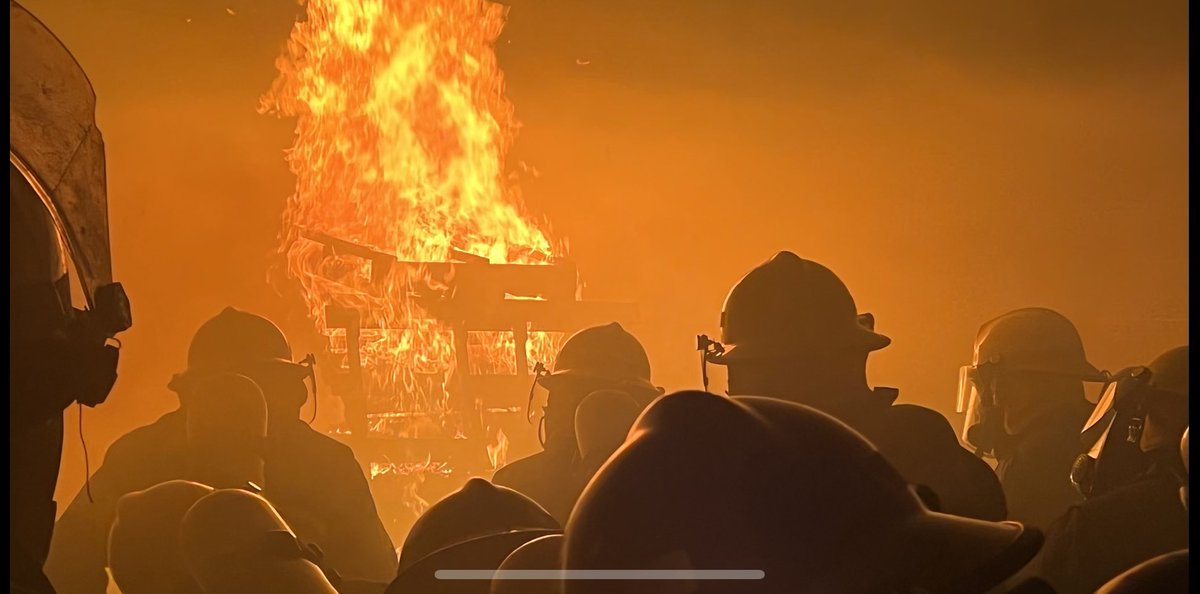 Philly_FA's tweet photo. Cadet Class 199 conducts their first of many live burns. @ThielAdam @PFDCraigMurphy @PHILASACHIEF @PhillyFireDept https://t.co/EJNeNw8yxo