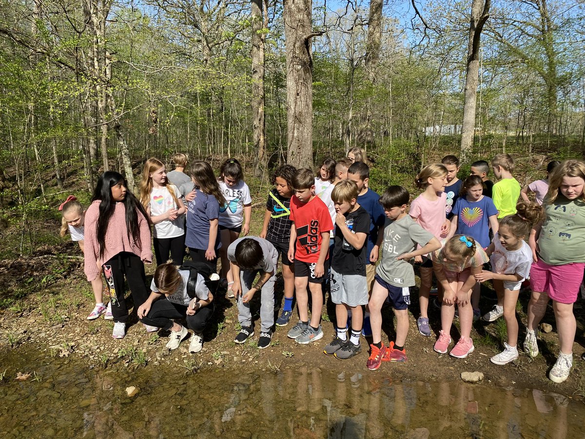 Celebrating Earth Day with a little nature walk <a href="/RobbieLecomte/">Robbie Lecomte</a> <a href="/CENT_Tweets/">Centennial Panthers</a> #funinfourth