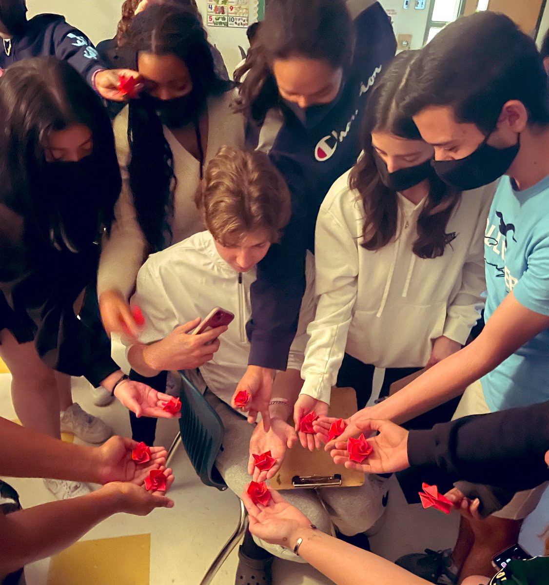 Ready to tell their loved ones “Feliz Día de la Rosa” and “Feliz Día de Sant Yordi” mañana @WoodbridgeHS @PWCSWorldLang