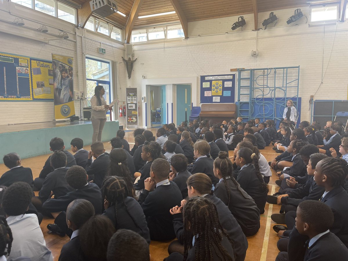 StAndrewsSW9's tweet photo. Miss Betty leading a powerful Praise Assembly on Love ❤️ The children worked collectively to join hands in a spiral starting from Reception to Year 6 sharing love. #praiseweek #SW9partnership #standrews https://t.co/2lxkikhmPS