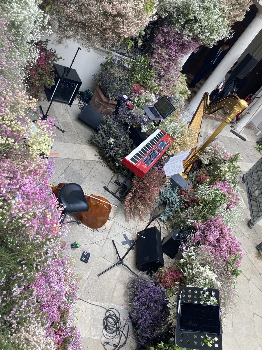 LEOrchestra's tweet image. Back from an incredible time at the Venice Biennale @laBiennaleOff!
Thanks to @CHANEL for the invite and lending us these stunning outfits! 

#VeniceBiennale #LondonElectronicOrchestra #labiennaledivenezia  #CHANEL