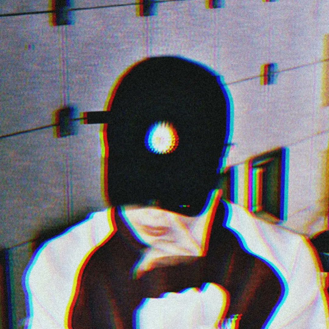 targeturkey's tweet photo. 220422| wooji_nii instagram güncellemesi:

"Lütfen fotoğrafa bir ad verin 
.
.
not. Fan cafe 1 Mayıs'tan itibaren açık olacak!
🧢@//le_arevey

#learevey #르아르베이
#FiorDa" https://t.co/u8QDsKGDTO
