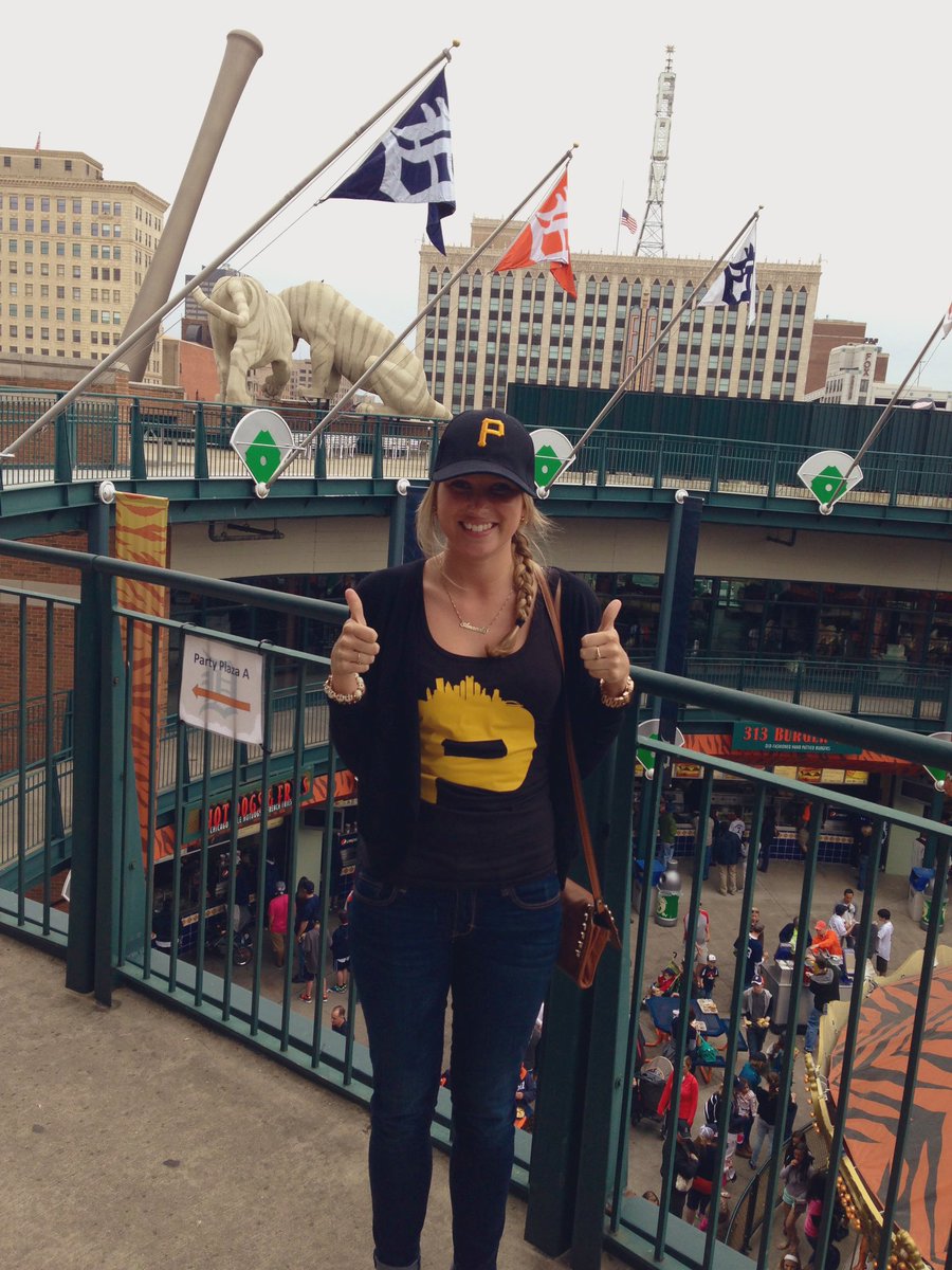 manda_lynnne's tweet photo. @PGHClothingCo my fave ✨ a #CFSmoke original! https://t.co/ySX4j6Ypjd
