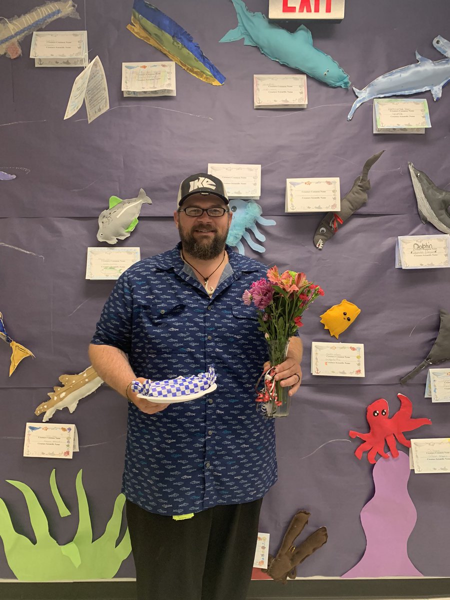 LRELonghorns's tweet image. We wanted to give them their flowers along with the breakfast of their choice. @hryekewicz @mrgaines_sciguy #LRENoFinishLine #EffectiveEducators