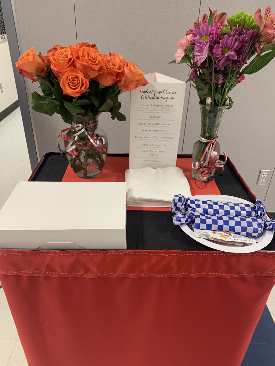 LRELonghorns's tweet image. We wanted to give them their flowers along with the breakfast of their choice. @hryekewicz @mrgaines_sciguy #LRENoFinishLine #EffectiveEducators