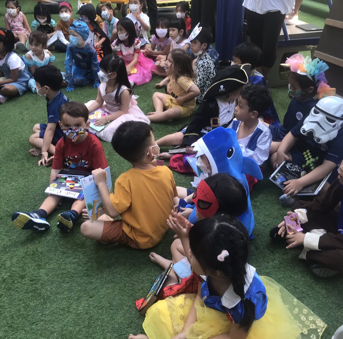 The absolute joy of being part of this team. ISHCMC Early Explorers. Thank you. <a href="/ampaolagonzalez/">Paola Gonzalez 🇵🇭🇺🇸🇪🇸🇻🇳</a> <a href="/leanneleISHCMC/">Leanne Le</a> <a href="/ISHCMC/">ISHCMC</a> #WorldBookDay #thedaythecrayonsquit