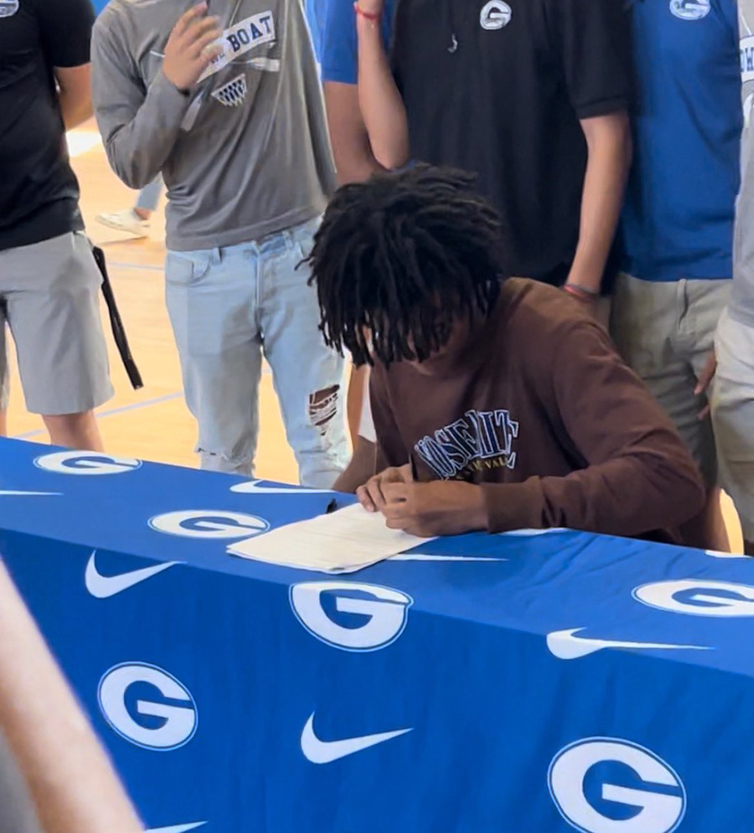 Made it official today!!! Congrats <a href="/elijah3xx/">Elijah Timmons 🦅</a>  on signing to play at Itasca Community College! @Shannon80367282