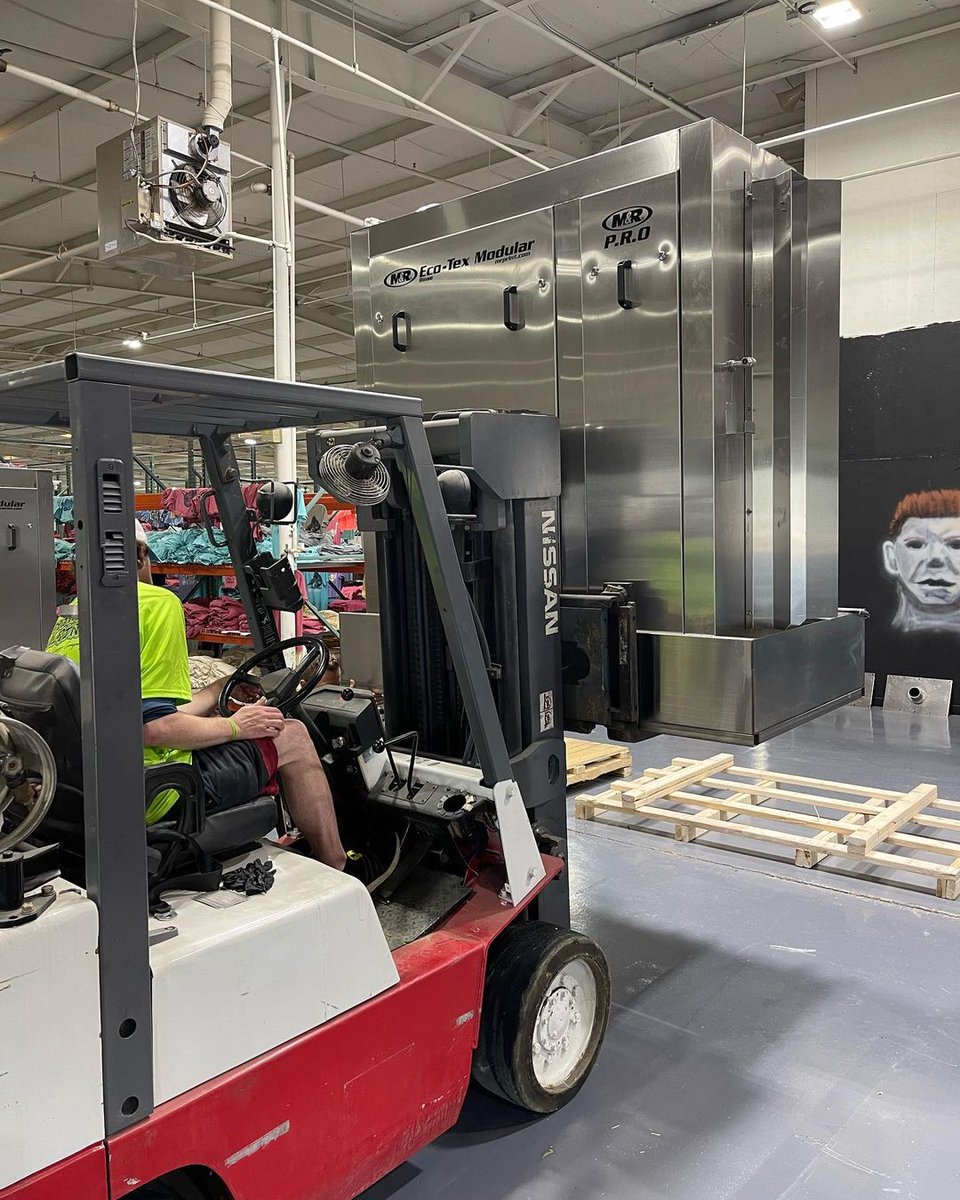 mrcompanies's tweet image. Another successful install! 🔥 Congrats to @print_villains on their new Eco-Tex Modular! 💙🎉

#MRBlueCrew 

#screenprinting #automaticscreenprinting #ecotex #reclaiming #screens #mesh #plastisol #waterbased #automation #screenprintlife #merch #tshirtprinting #custommerch