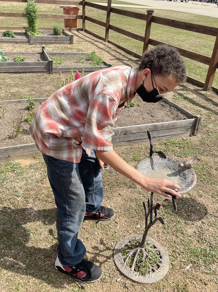 Happy #EarthDay from #LeamanStudentCouncil! We contributed to our campus’ beautiful flower garden with painted rocks! <a href="/LeamanJH/">Leaman Junior High</a> <a href="/MichaelSemmler/">Michael Semmler</a> #DeanLeamanJuniorHigh #StudentCouncil