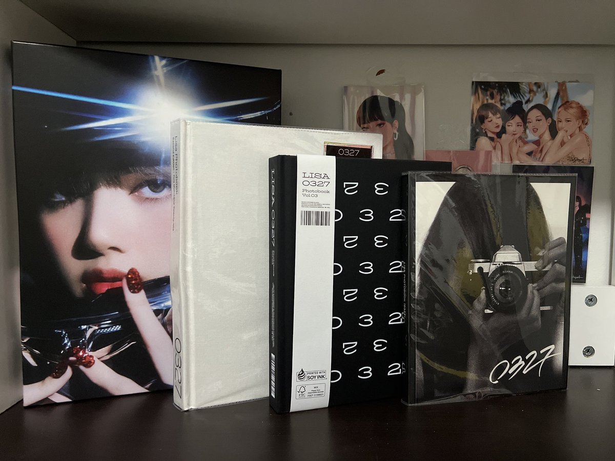 lisa_327_'s tweet photo. ออกมาทุกๆปีเลยน้านุ้งลิซ พร้อมซื้อทุกๆปีเยยย💖😍 #photobooklisa https://t.co/nKV4seO093