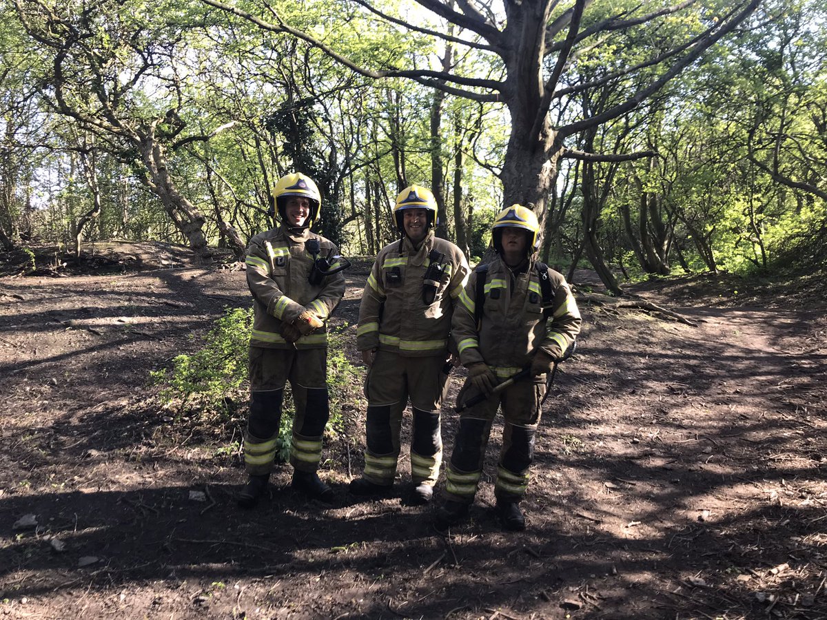 Many thanks to <a href="/Tyne_Wear_FRS/">Tyne and Wear Fire and Rescue Service</a> for being utterly awesome in the Quarry.  A couple of wheelie bin 🔥 Parkie Craig was first on scene at one of the fires whilst the Fire brigade did the rest.  Thank you #whitleybay #cullercoats #tynemouth #monkseaton