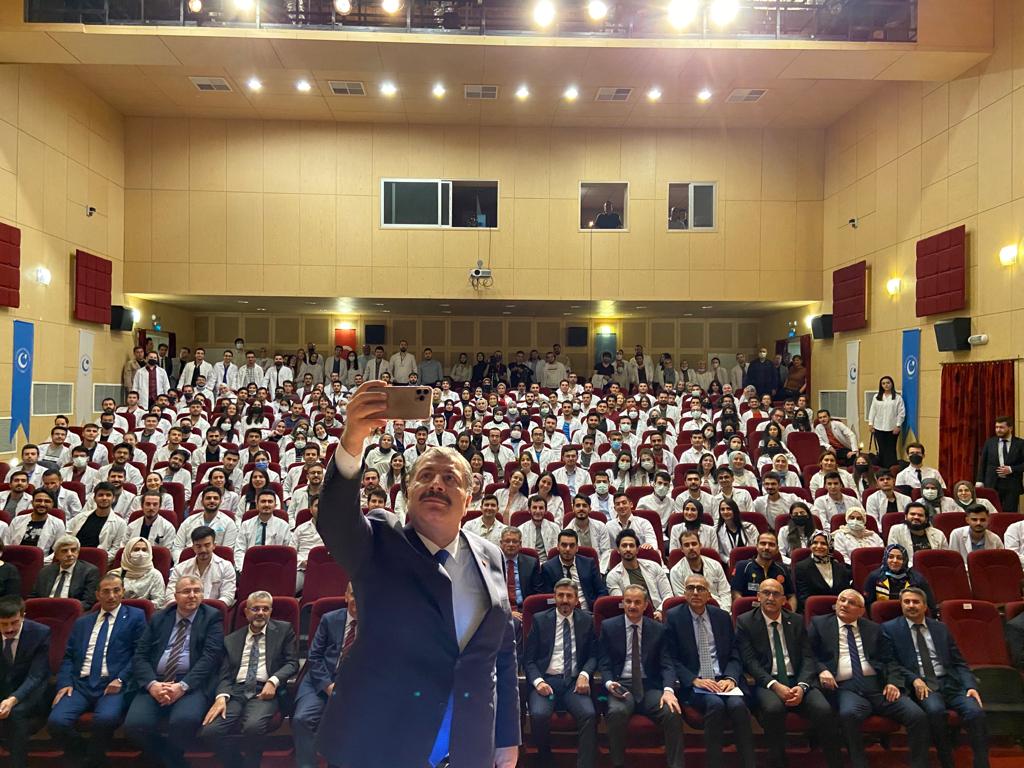 Sağlık Bakanımız Sn Dr. Fahrettin Koca , Valimiz Sn Mahmut Çuhadar, TBMM Milli Savunma Komisyonu Başkanımız Sn Ahmet Aydın İl Başkanımız Mehmet Dağtekin ve Belediye Başkanımız Sn Süleyman Kılınç  ile birlikte Adıyaman Üniversitesi Tıp Fakültesi öğrencilerimizle buluştuk