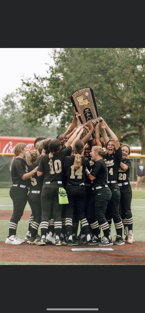 candacee_21's tweet photo. These past 4 years have had a very big impact on my life. I am so thankful i got to compete with this group. Thank you, @giants_lady for picking me up and pushing me to do my best. And thank you, @giant_jena for allowing me to represent the best high school in the state. https://t.co/28uvp6TwjN