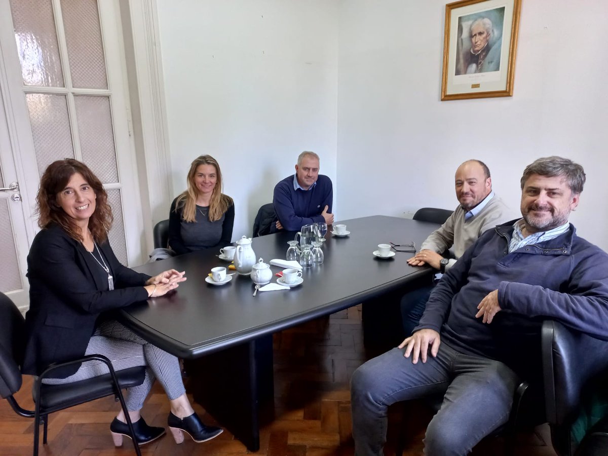 HCD_BahiaBlanca's tweet photo. 👉🏛 👤👥️️ ACERCAMIENTO INSTITUCIONAL/ La titular del @HCD_BahiaBlanca , concejal @fabiolabuosi recibió esta mañana en el despacho de presidencia a directivos del @ComunicacioPIBB https://t.co/LEVCnMgtKE