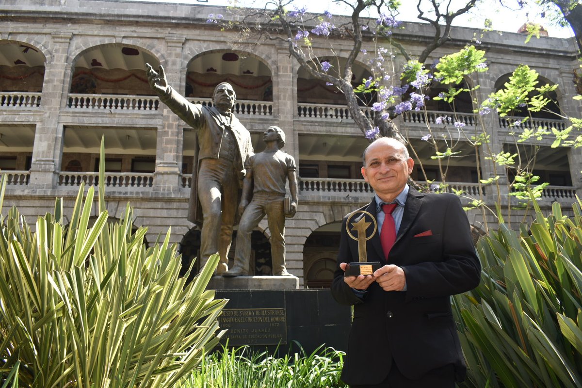 ¿Te lo perdiste? 
Conoce la historia de Fredy Góngora, Ganador del Premio Docentes Extraordinarios 2021 y Embajador de la Educación STEM en México.

¡Es un orgullo para nuestro país!
youtube.com/watch?v=yAI65A…