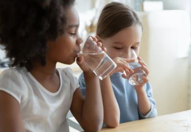EPAregion3's tweet photo. #EarthDay2022! #DYK 75% of your body is comprised of water? This is why it’s important we protect the quality of water we drink. @EPAregion3's enforcement team ensures everyone receives the same quality of water, regardless of race, color, origin, or income. #EarthDayatEPA https://t.co/c3mZJSRaIQ