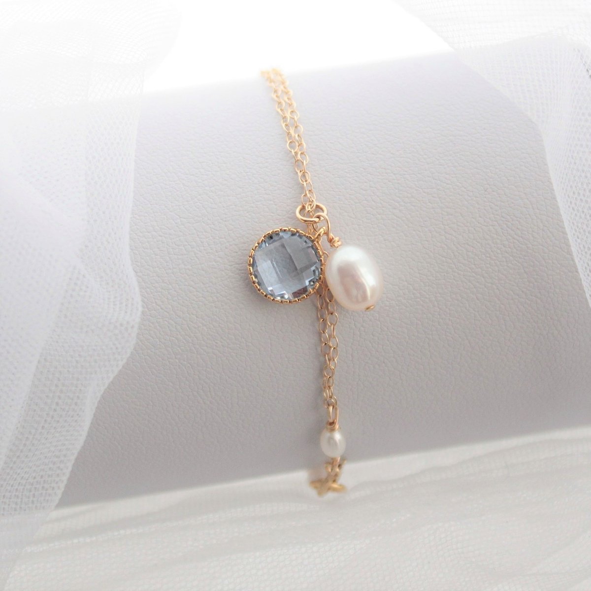 🤍

#aaryannadesigns #somethingblue #forthebride #bridaljewellery #wedding #bridetobe #bridalaccessories #bride #weddingbracelet #pearljewellery