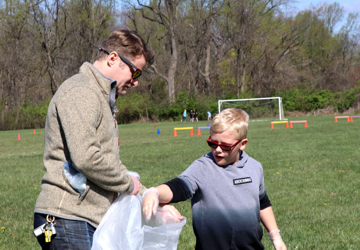 WestChesterASD's tweet photo. This morning, Mary C. Howse students & staff grabbed gloves and headed outside to pick up litter for #EarthDay π
Some students even asked if they could use their recess time to keep cleaning up their outdoor spaces! #WCASDEducates #WCASD https://t.co/MHoYOAqZ5g