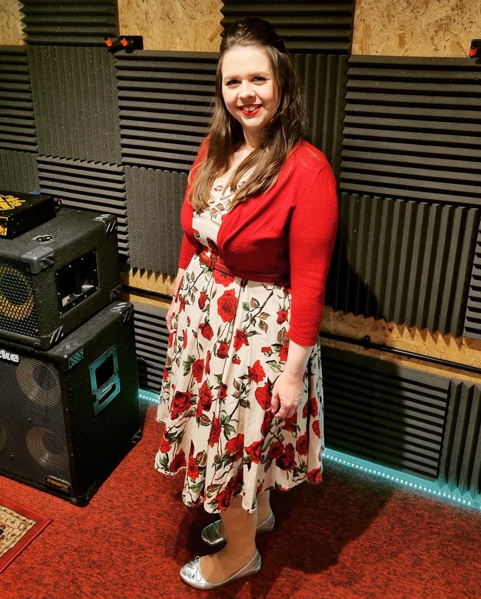 HannahRubyMusic's tweet photo. Hannah Ruby look book ❤️
📸 thanks @Bradderzhere #exeter #devon #singer #songwriter #music #photography #vintage #vintagefashion #unsigned #localbusiness #girlpower #pop #rock #vintagestyle #popmusic #uksinger #exetermusic #devonmusic #exetermusicians #devonmusicians https://t.co/bJitXDhLm8