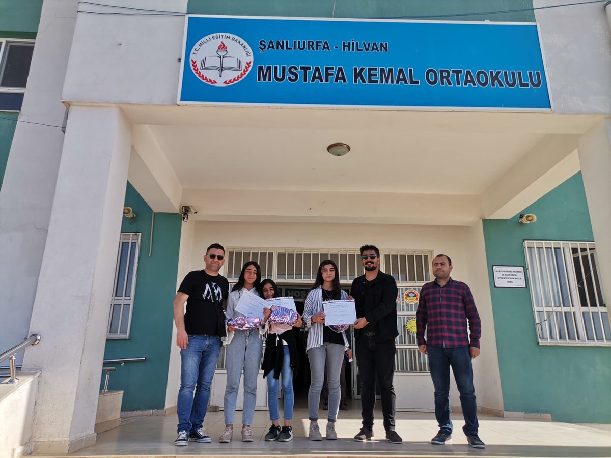 ortaokulu_kemal's tweet photo. Müzik öğretmenimiz @vkuruu num katkılarıyla öğrencilerimiz arasında karaoke ses yarışması düzenledik. Emek veren öğretmenimizi ve öğrencilerimizi tebrik ederi.👏🏻💐🏆
@vkuruu @Hilvan_MEM @SinanATES_63 @Sedat21587681 @DurmusAtli @MehmetEminSevg5 https://t.co/evAFDUB66d