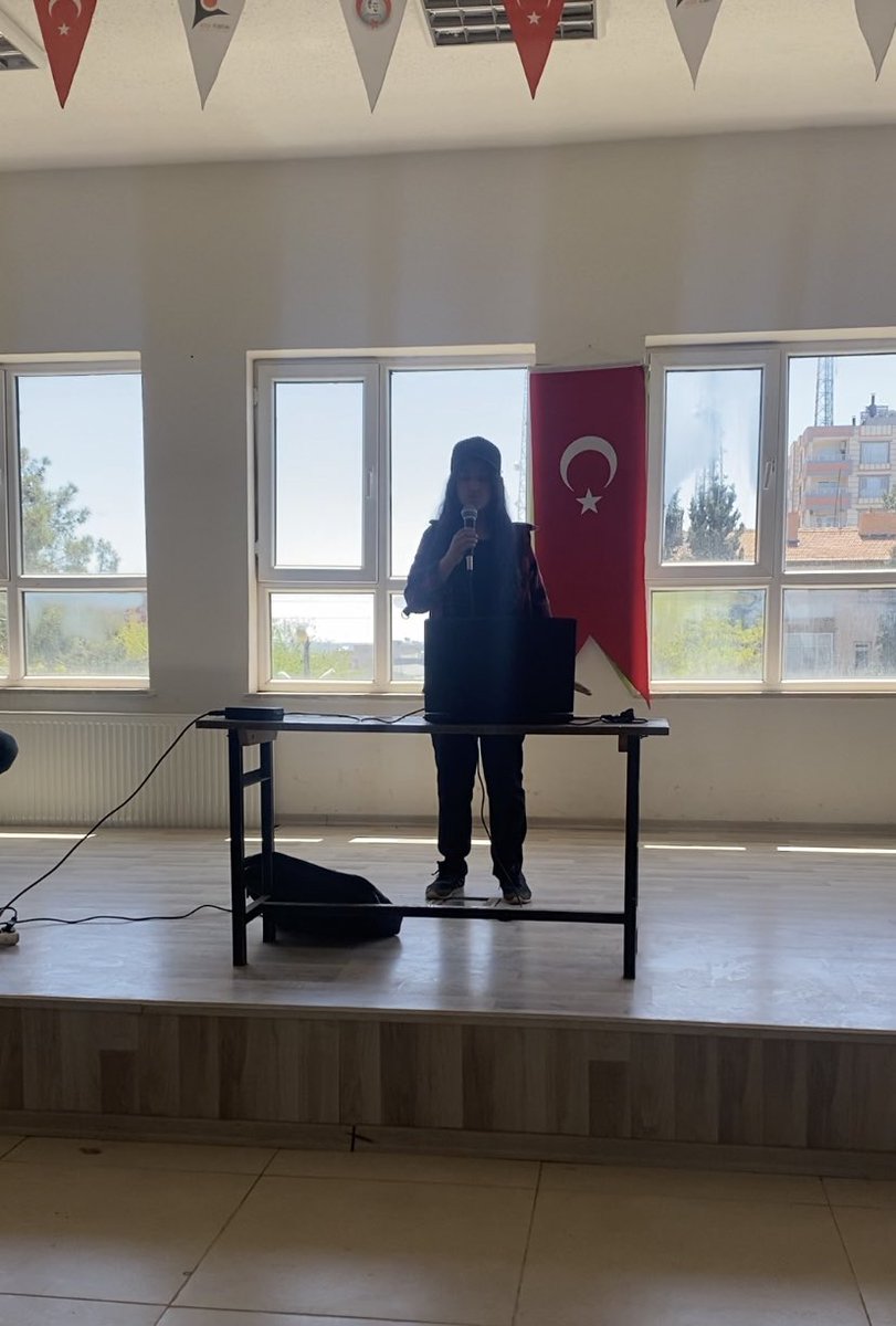ortaokulu_kemal's tweet photo. Müzik öğretmenimiz @vkuruu num katkılarıyla öğrencilerimiz arasında karaoke ses yarışması düzenledik. Emek veren öğretmenimizi ve öğrencilerimizi tebrik ederi.👏🏻💐🏆
@vkuruu @Hilvan_MEM @SinanATES_63 @Sedat21587681 @DurmusAtli @MehmetEminSevg5 https://t.co/evAFDUB66d