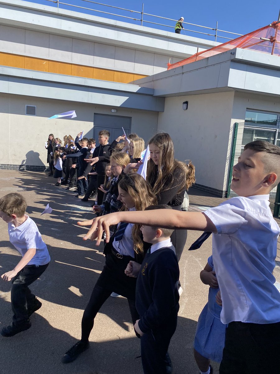 We made paper aeroplanes with our buddies then tested how far they could fly. We then measured the furthest plane. <a href="/Stclements_P7/">StClements_P7</a>
