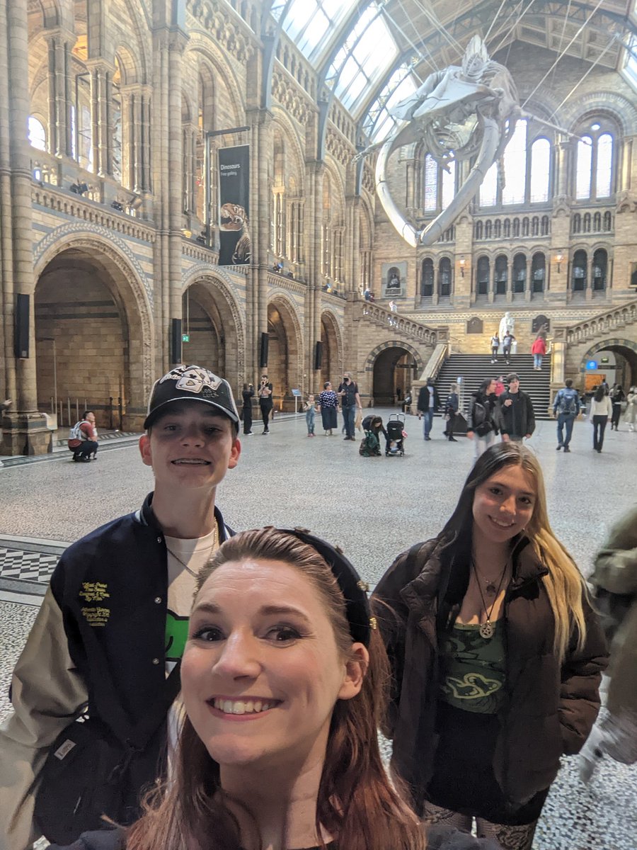 A day in London that wasn't supposed to involve a trip to <a href="/NHM_London/">Natural History Museum</a> but <a href="/dinoboyblog/">William Holden</a> and I just couldn't keep away. This is a photo of 2 people way too buzzing to be in their happy place and a girlfriend happy to tag along!
