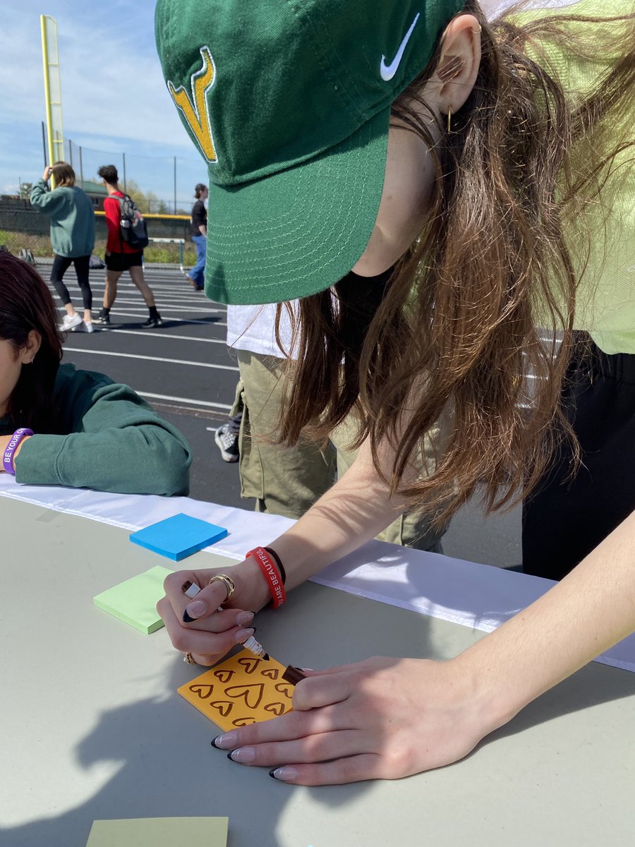 Lvhs Peer tweet media