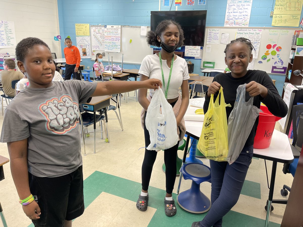 🌎 earth day clean up and planting #gardening #cleanschool #pantherpride <a href="/koontzpanthers/">Koontz Elementary School</a>