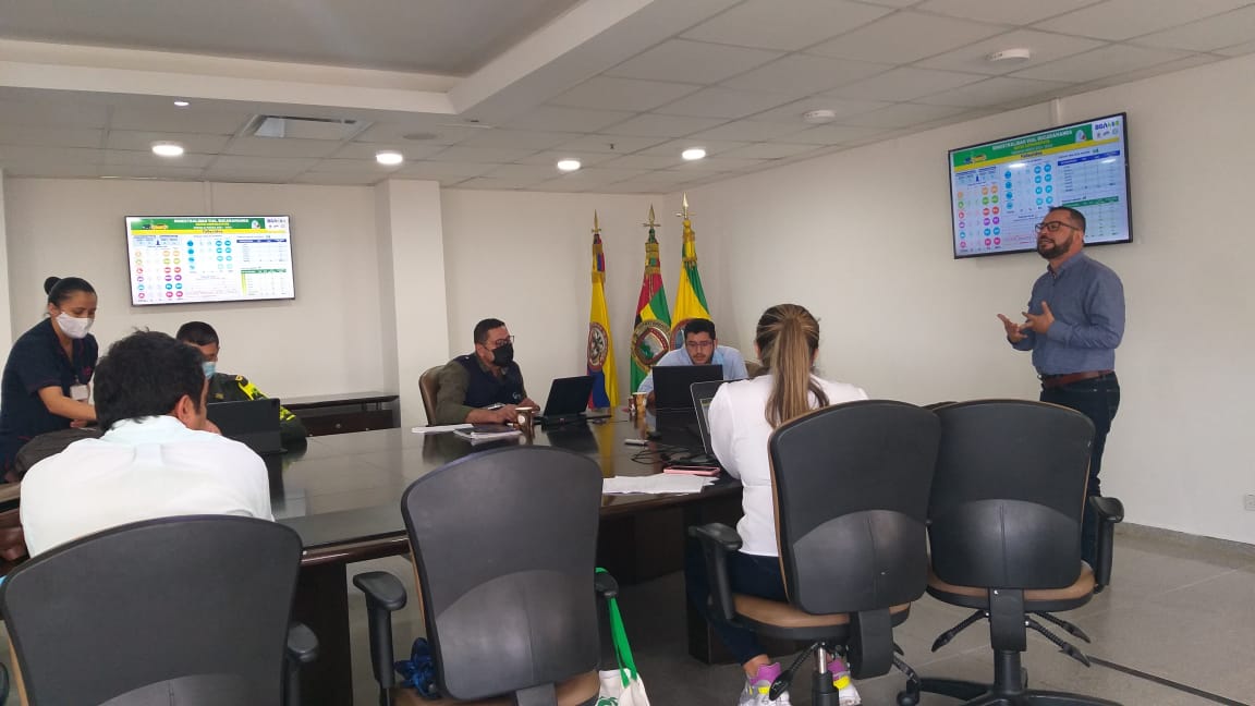 transito_bga's tweet photo. Junto a autoridades locales participamos en el Comité Municipal de Seguridad Vial, realizamos seguimiento a las actividades del Plan Local de Seguridad Vial para avanzar en las acciones de mitigación del riesgo de accidente y metas del #PLSV. https://t.co/8B4SPxvVLr