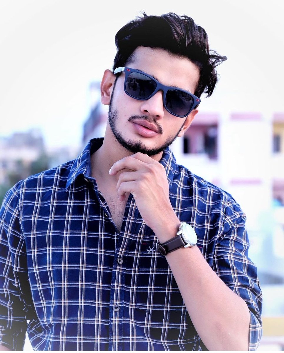 Muzzammilthakur's tweet photo. Who is Hero of #Lockupp House?
And TRP king #Lockupp

RT🔁 for #MunawarFaruqui

Like❤️ for #ShivamSharma

  🔄                                         ❤️ https://t.co/RWk3M8BKsc