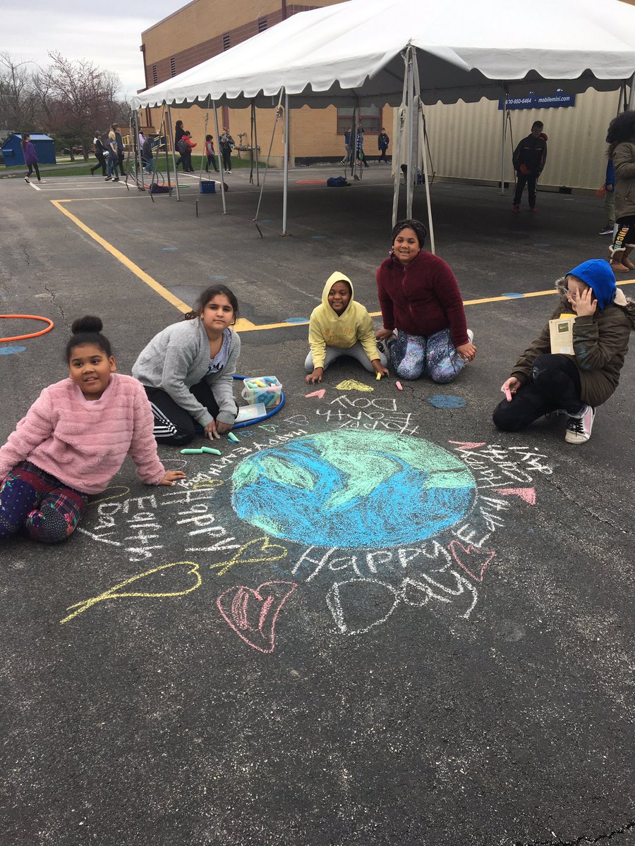 nmaguire208's tweet photo. Happy Earth Day!! #isd109pride https://t.co/EcYgUJWGgw