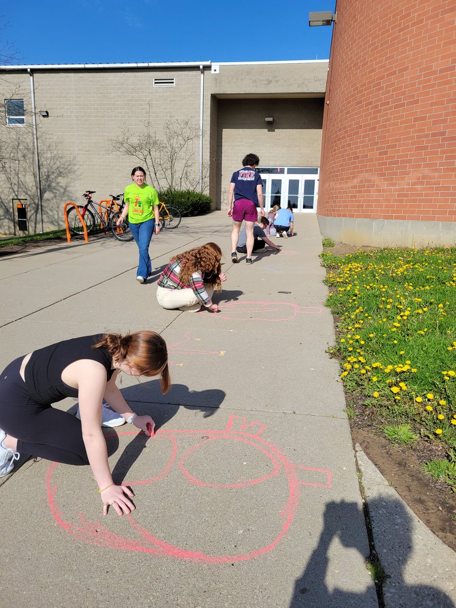 partrike1's tweet photo. It is a gorgeous day for the anatomy classes to display their knowledge of the cardiovascular system. @Loveland_HS https://t.co/f5I7SKL44p