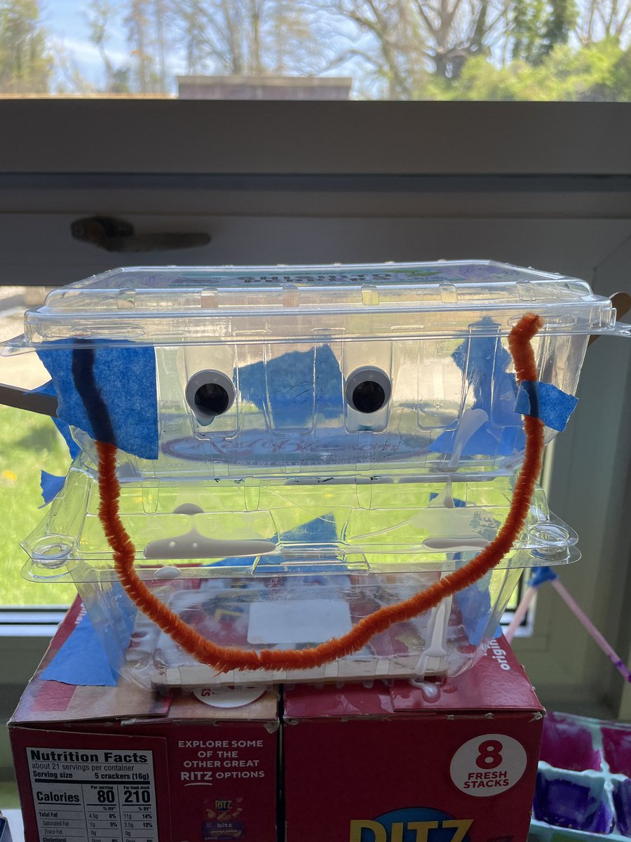 MissHarvey21's tweet photo. Happy Earth Day! We collected materials all week to reuse ♻️ /recycle to make some pretty cool stuff! Robots, airplanes, an octopus, a purse, and more!! https://t.co/Tmv2Zr2NxW