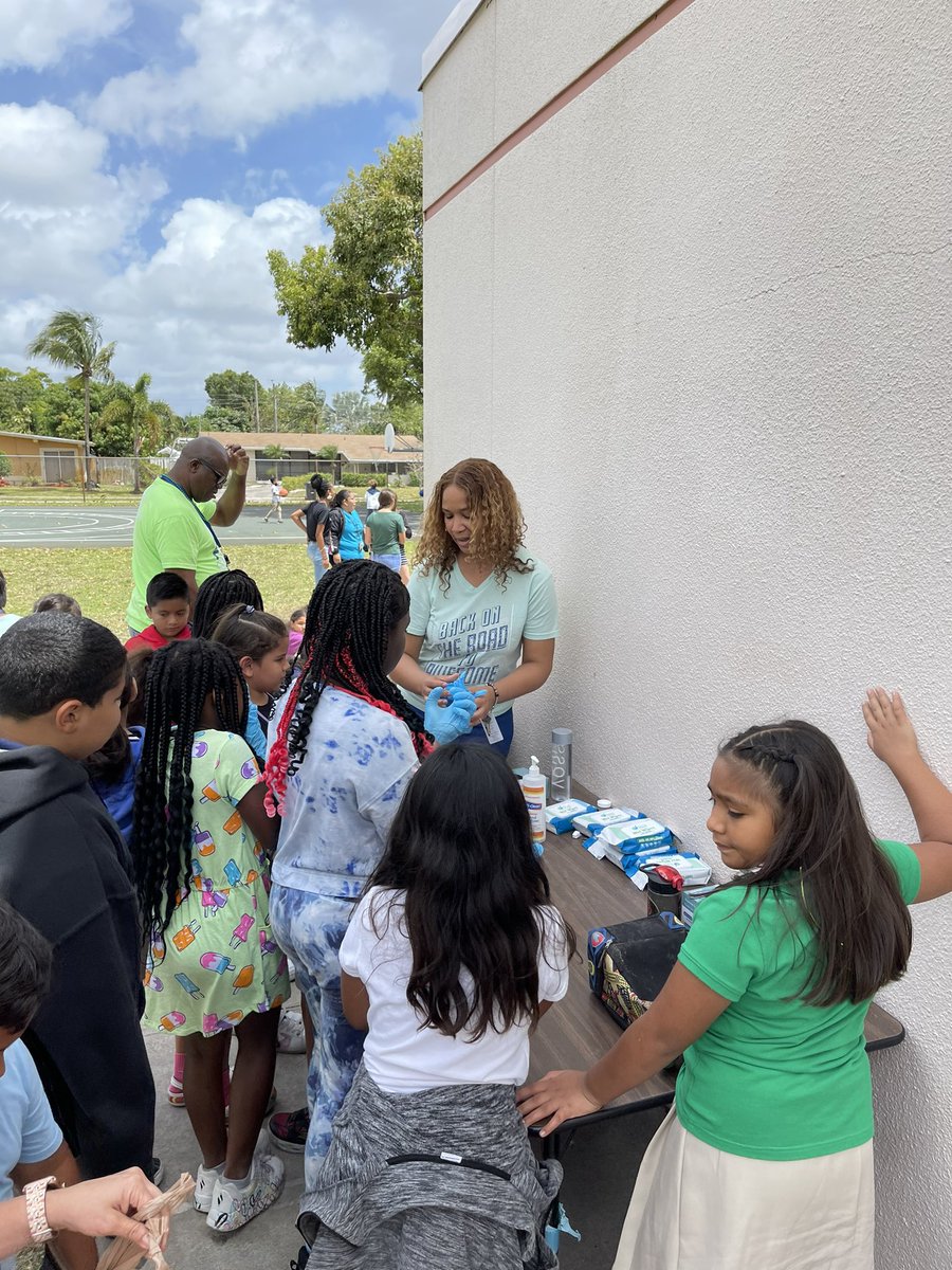 sfoster_es's tweet photo. Earth Day at Stephen Foster! Thank you to our PTA for donating and planting a tree, and are kids participated in a campus clean up! #GoodtoGreat #Strivefor65 #OntheRoadtoAwesome https://t.co/WHCFNGH7Wy