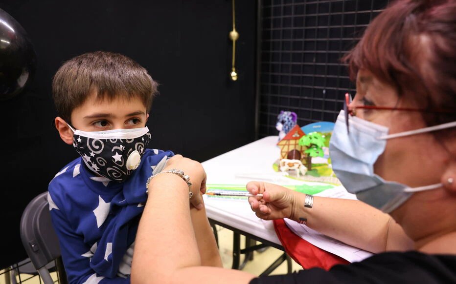 sergiodde's tweet image. ALERTE 
Les premières victimes de #Macron seront nos enfants ! Sur les 12 millions de doses PÉDIATRIQUES Pfizer reçu officiellement par le gouvernement français dans un silence assourdissant, discrètement, pendant la campagne électorale