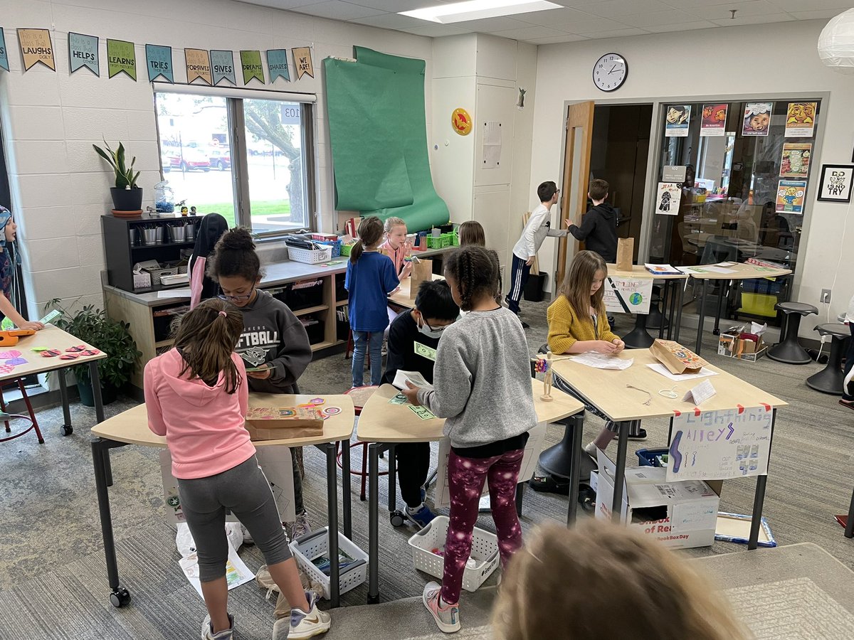 Koewers_Class's tweet photo. Class market to celebrate our economics unit. Sts buying and selling their handmade goods and services. https://t.co/S0SVIDe0zg