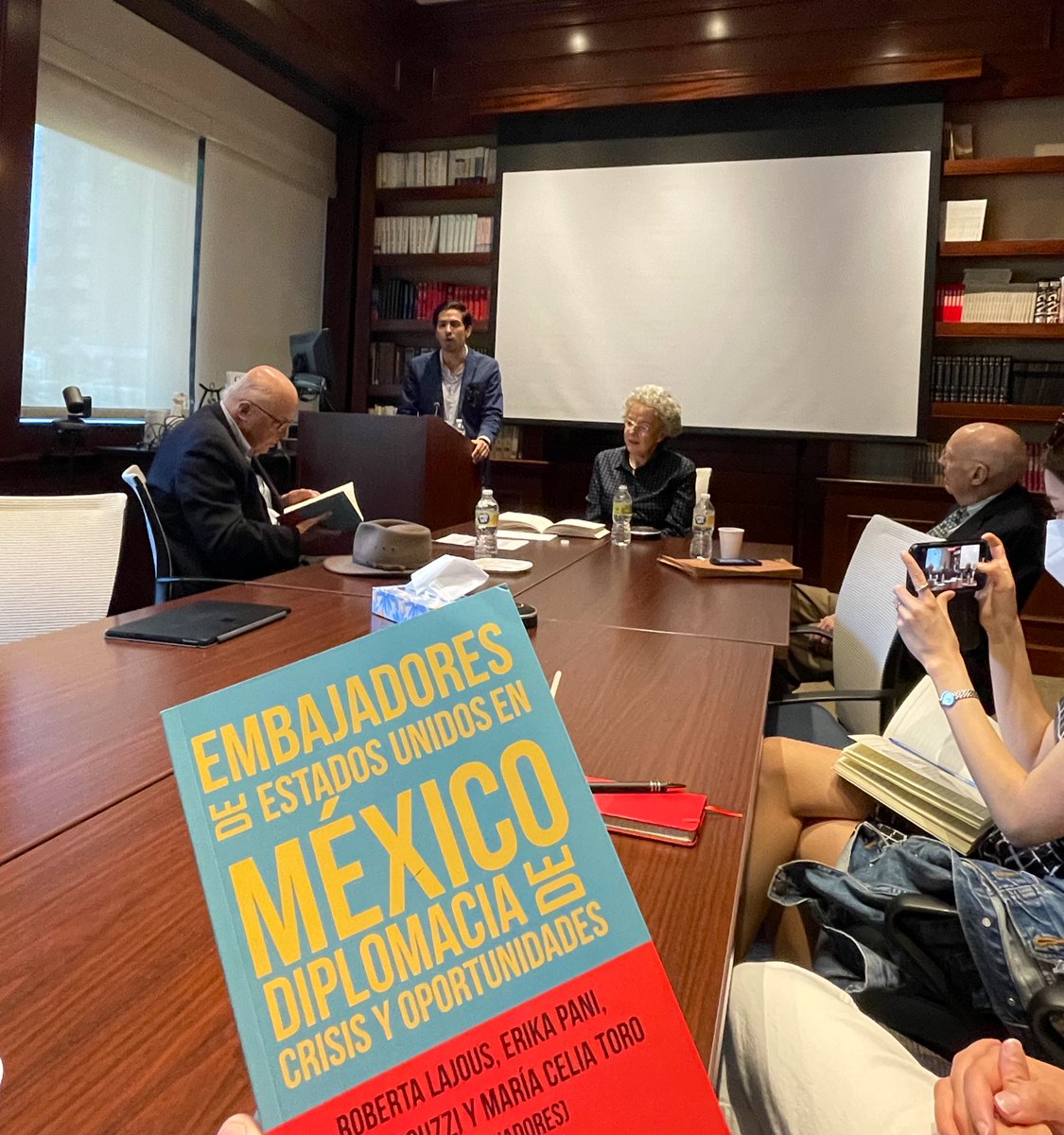 PedroCasas's tweet photo. En la presentación del libro “Embajadores de Estados Unidos en México” con la Emb. @robertalajous y los Embajadores John D. Negroponte y James Jones en @Georgetown. 
¡Gran trabajo @RoSerrallonga y @MexiHoyas por organizarlo! https://t.co/CKcRHdQHmM
