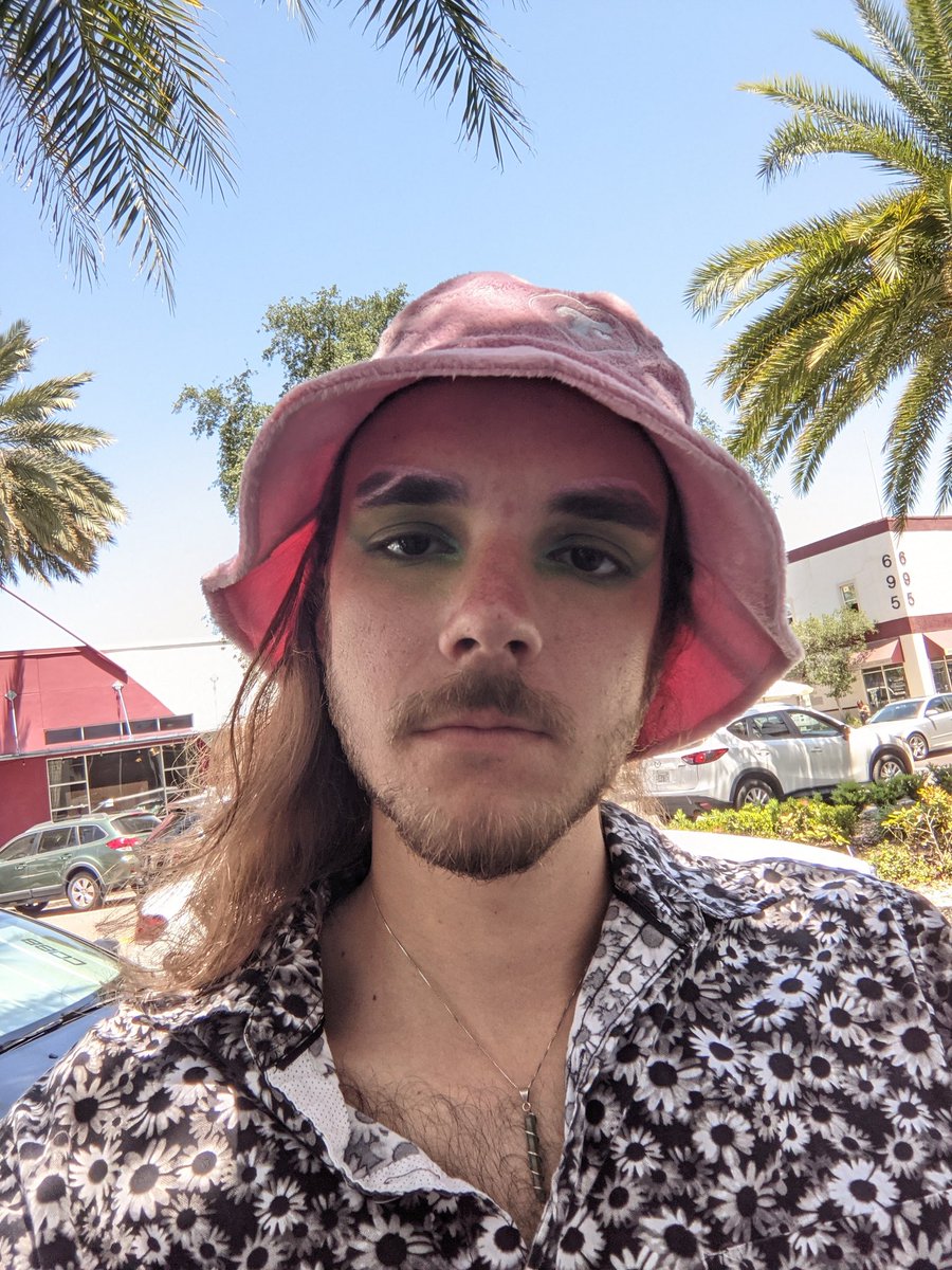siqada's tweet photo. Look at my lovely new hat #EarthDay @TrixieCosmetics https://t.co/dSg8J3ByRK