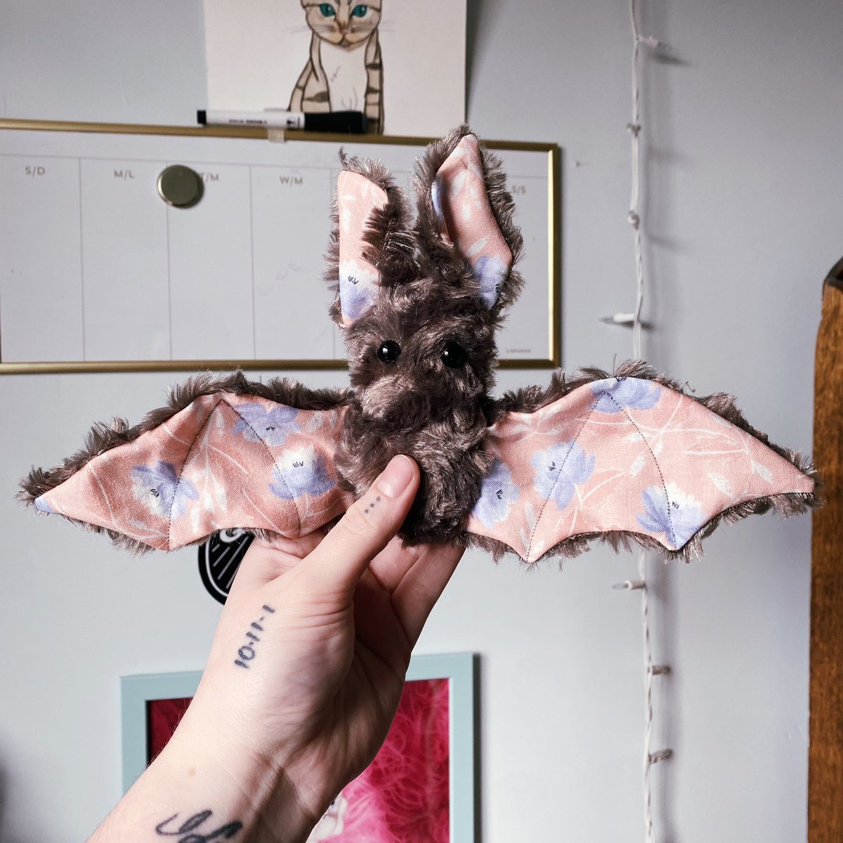 kierapom's tweet photo. I still have these two bat babies available looking for their forever homes!! 🦇 Little sushi bat and a floral! https://t.co/vqx7yhLbXi https://t.co/RM36wUUcc1
