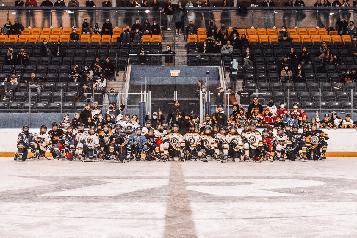 GTHLHockey's tweet photo. The Scarborough Young Bruins together with the GTHL's U12 ‘AA’ East division hosted a showcase hockey game and skills competition on April 2, raising $27,839 in support of relief for Ukraine.

📰 | https://t.co/5sZEe8dwJa

#GTHLCommunity | #TogetherWeSkate https://t.co/IxamfYQbXF