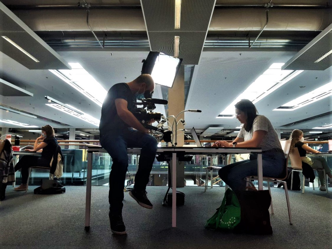 n8schwaermer's tweet photo. Sehr schöner Dreh heute mit Malú Ortega Méndez und Vertreterinnen der Hochschulgruppe @KreidestaubMZ im Auftrag der @uni_mainz. #jgu #imagefilm #kreidestaubmainz #unimainz #imagefilm #jgumainz #mindsofmainz #uni #universität #shooting #filmrlp #mainz #rheinlandpfalz #rlp https://t.co/jJiScN1zs3